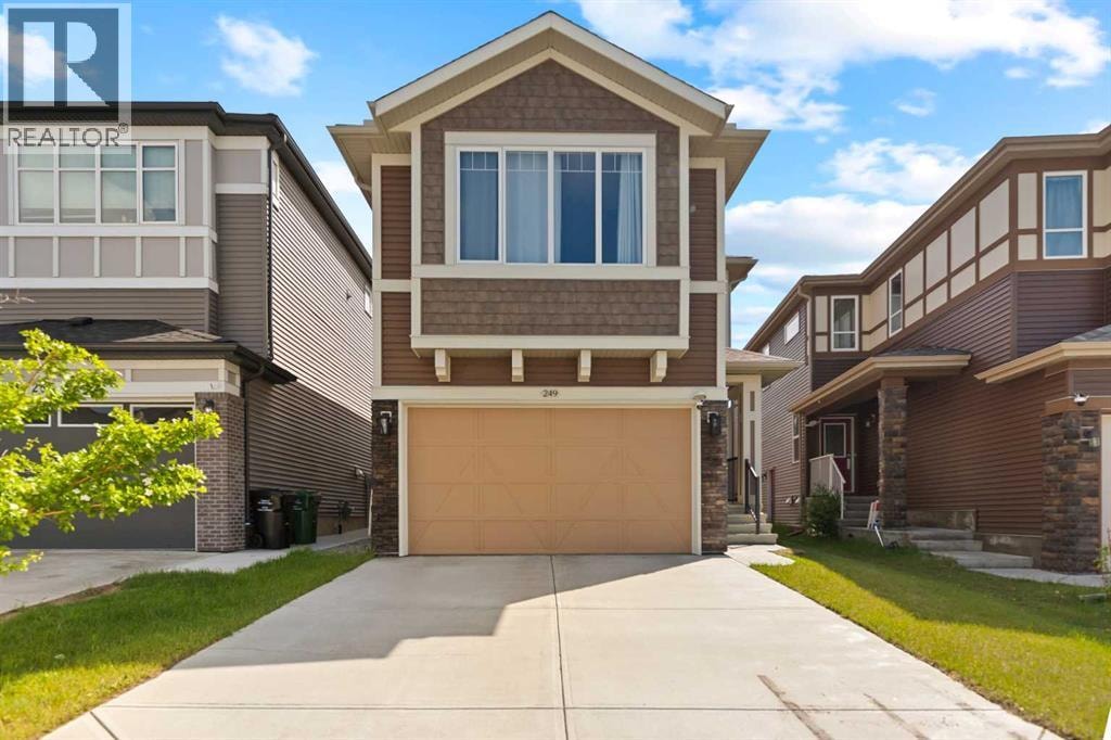 249 Lucas Crescent NW — photo 2