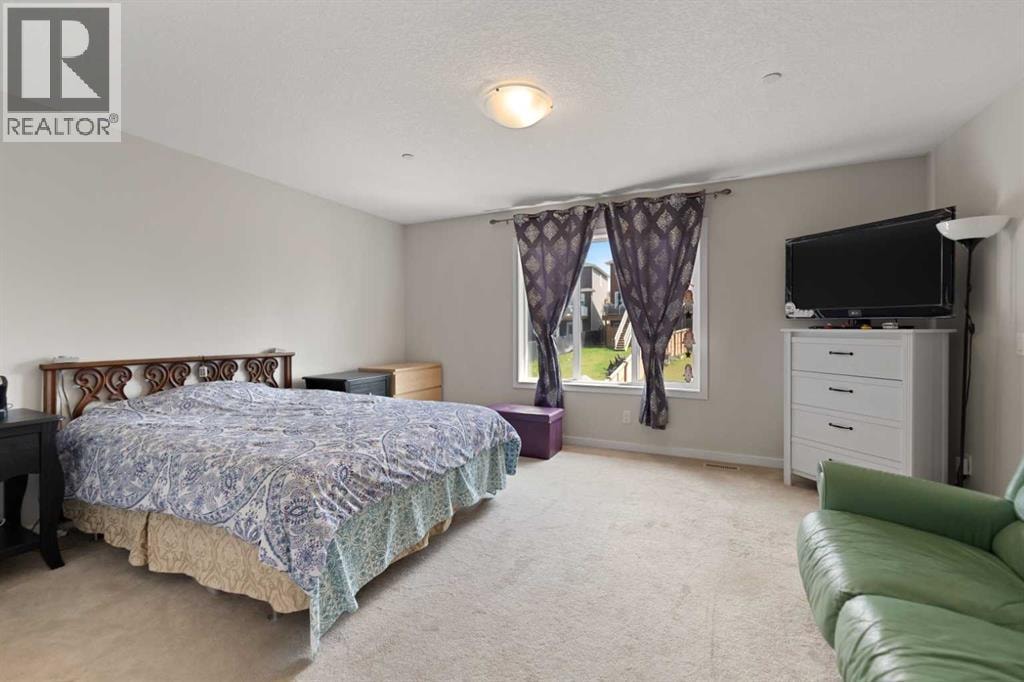 249 Lucas Crescent NW — photo 9