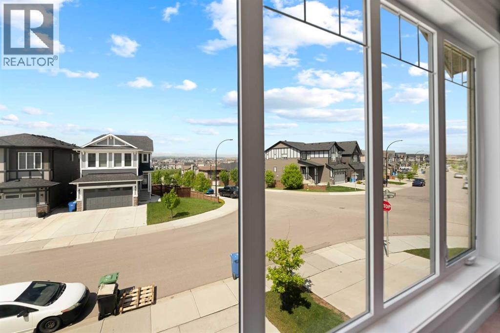 249 Lucas Crescent NW — photo 16