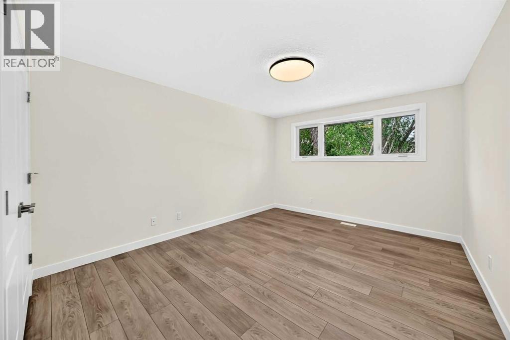 4016 37 Street NW — photo 10