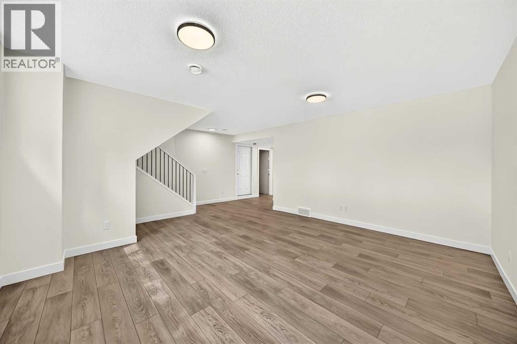 4016 37 Street NW — photo 18