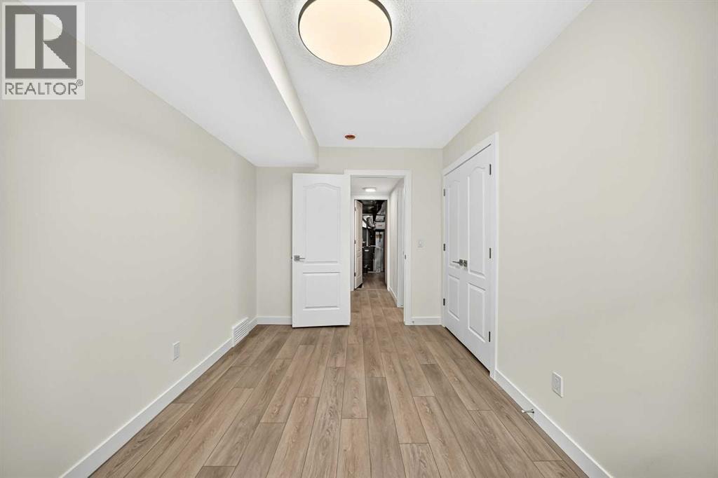 4016 37 Street NW — photo 20