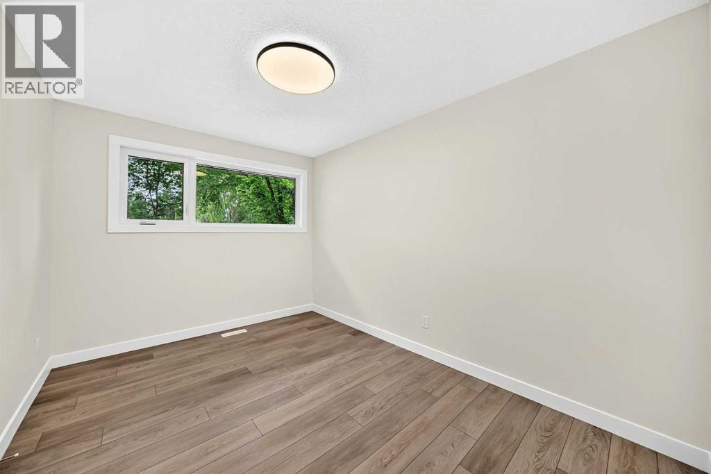 4016 37 Street NW — photo 12