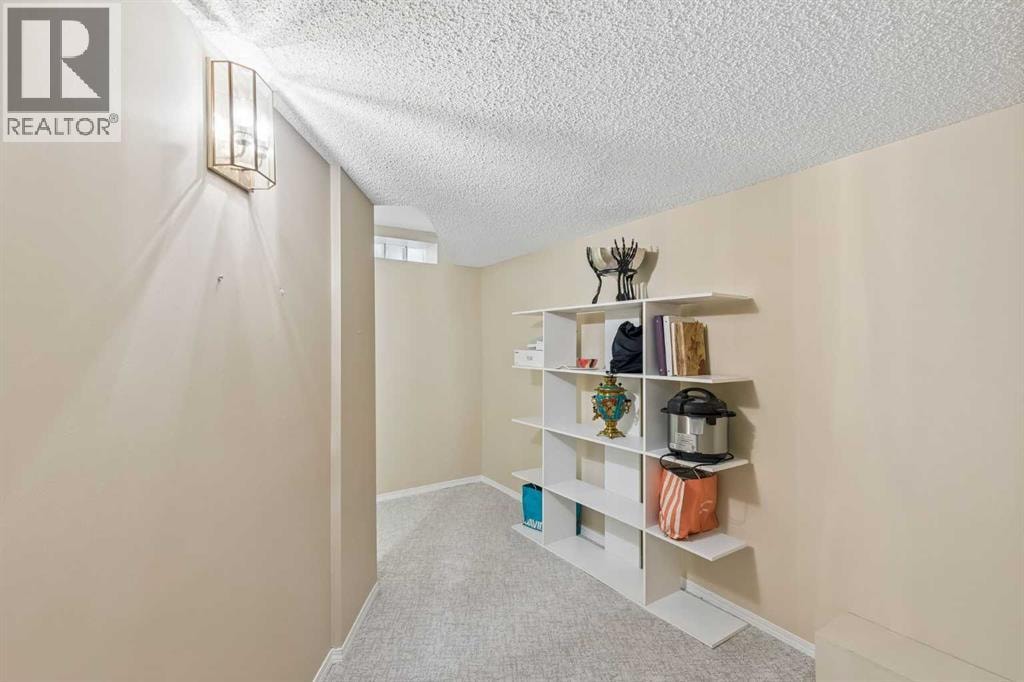65 Woodpath Terrace SW — photo 44