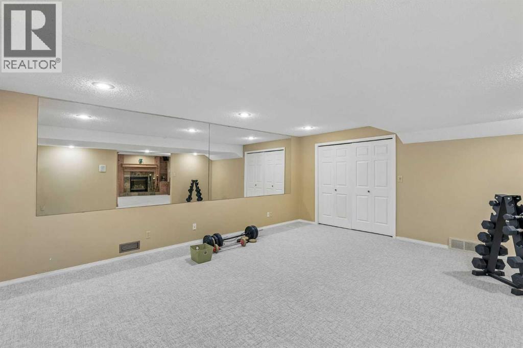 65 Woodpath Terrace SW — photo 42