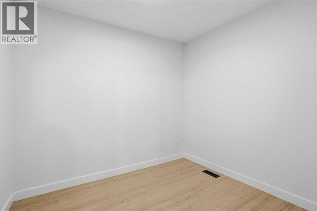 209, 5404 10 Avenue SE — photo 21