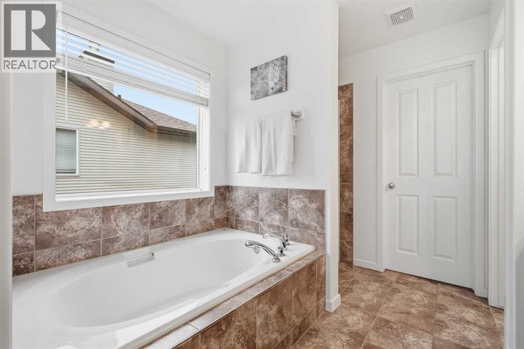 114 Cougarstone Crescent SW — photo 27