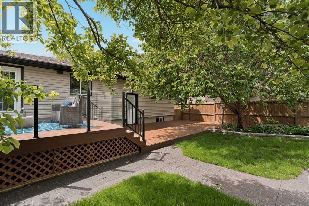 220 41 Avenue NW — photo 33