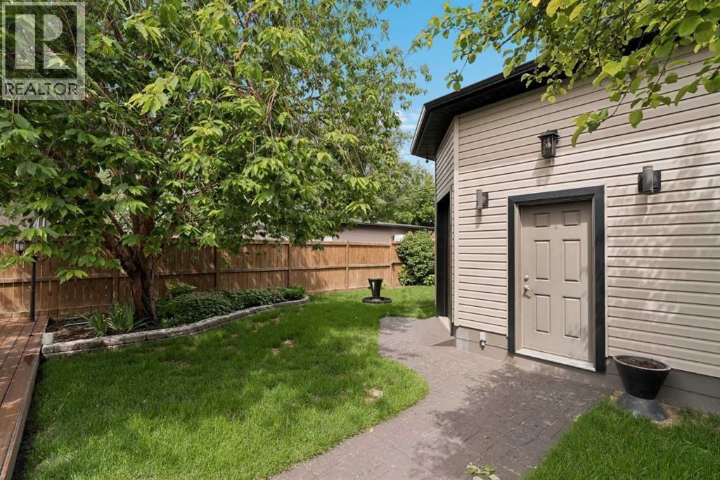 220 41 Avenue NW — photo 36