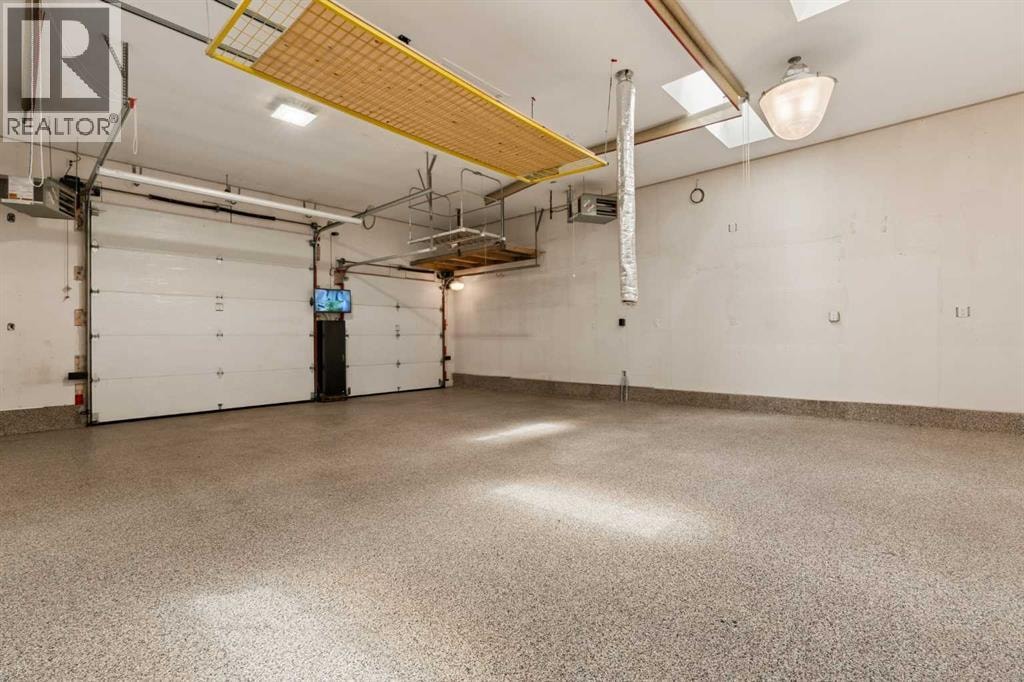 220 41 Avenue NW — photo 39