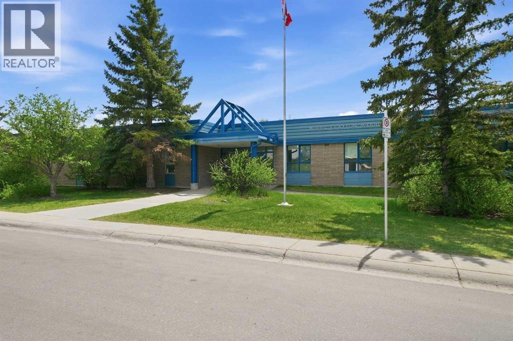 142 Elizabeth Way SE — photo 43