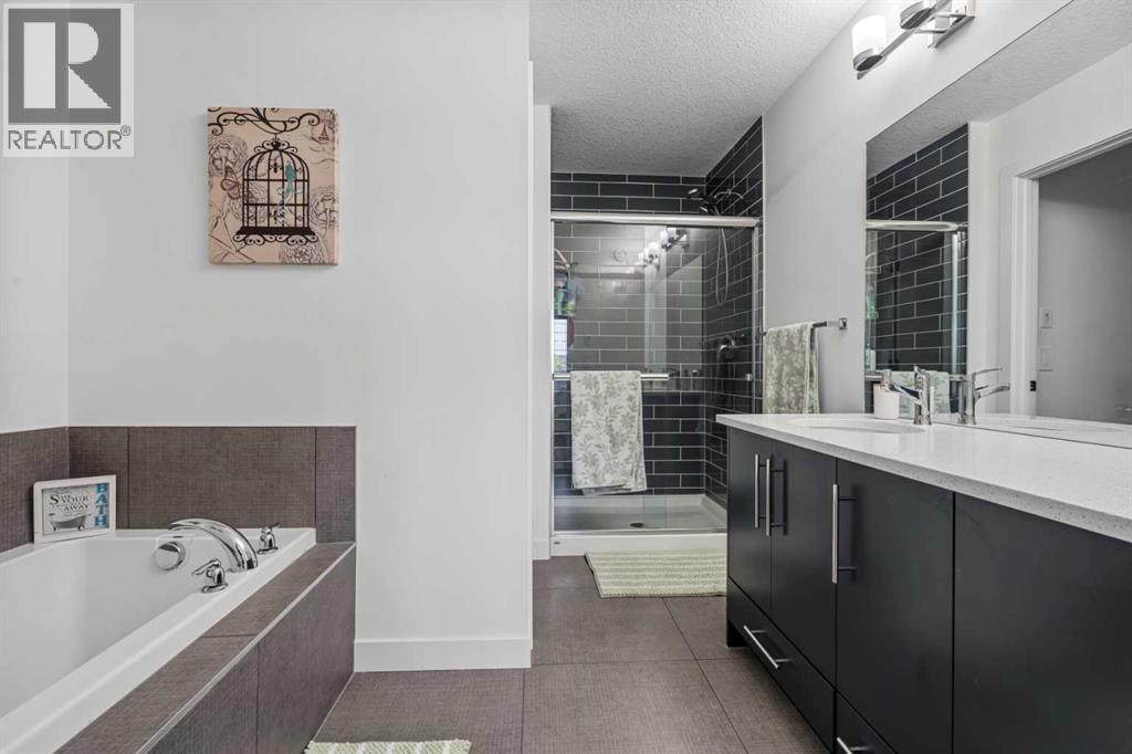 37 Legacy Glen Point SE — photo 24