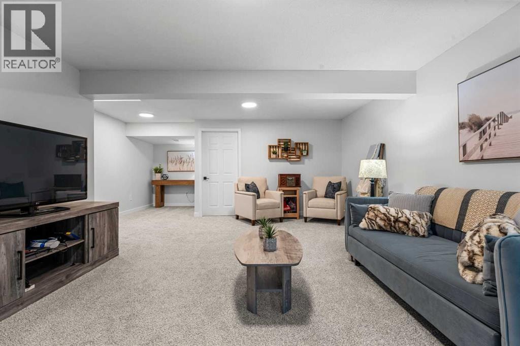 37 Legacy Glen Point SE — photo 40