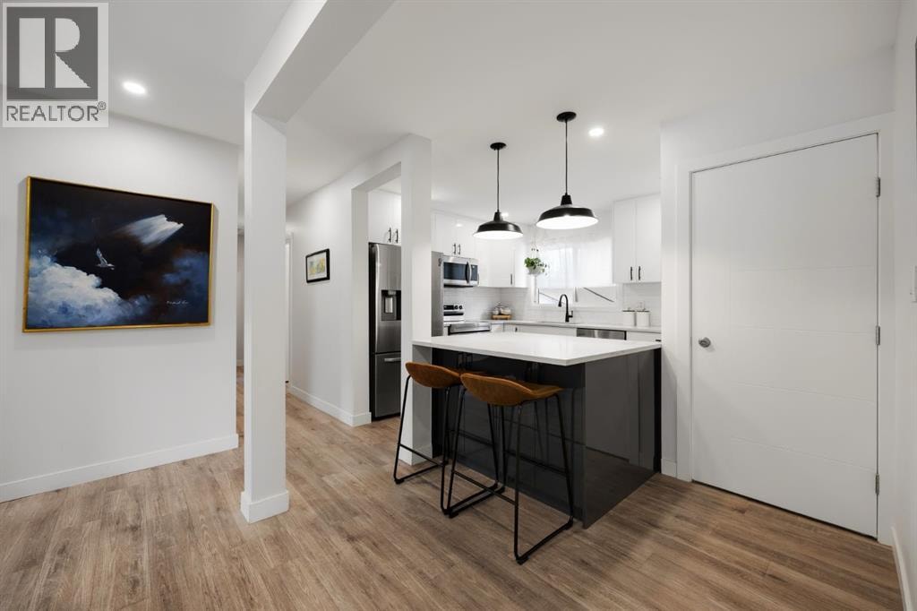 723 75 Avenue SW — photo 15