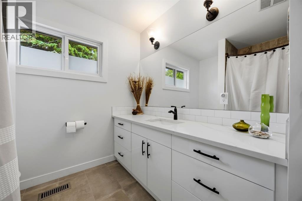 723 75 Avenue SW — photo 21