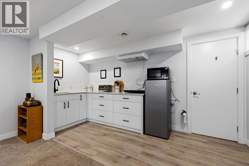 723 75 Avenue SW — photo 22
