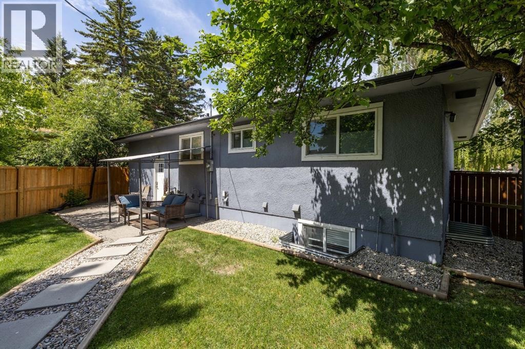 723 75 Avenue SW — photo 31