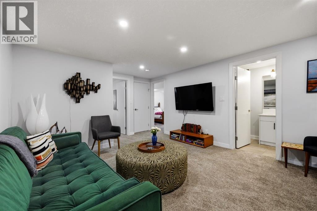 723 75 Avenue SW — photo 25