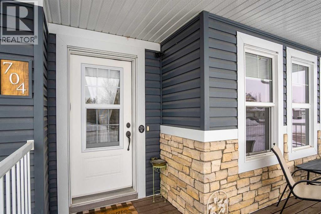 704 Stonehaven Drive — photo 3