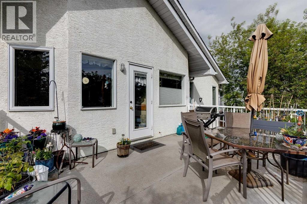 44 Valley Meadow Close NW — photo 11
