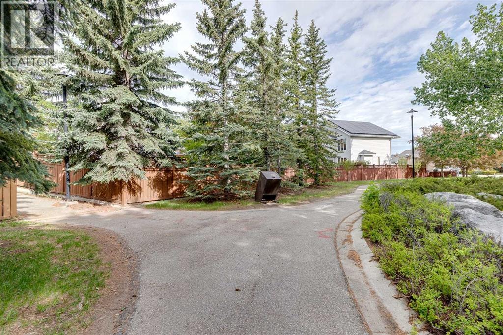 44 Valley Meadow Close NW — photo 37