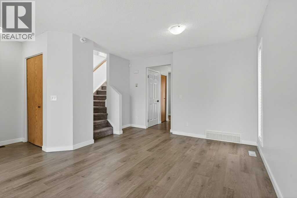 35 Martinview Crescent NE — photo 8