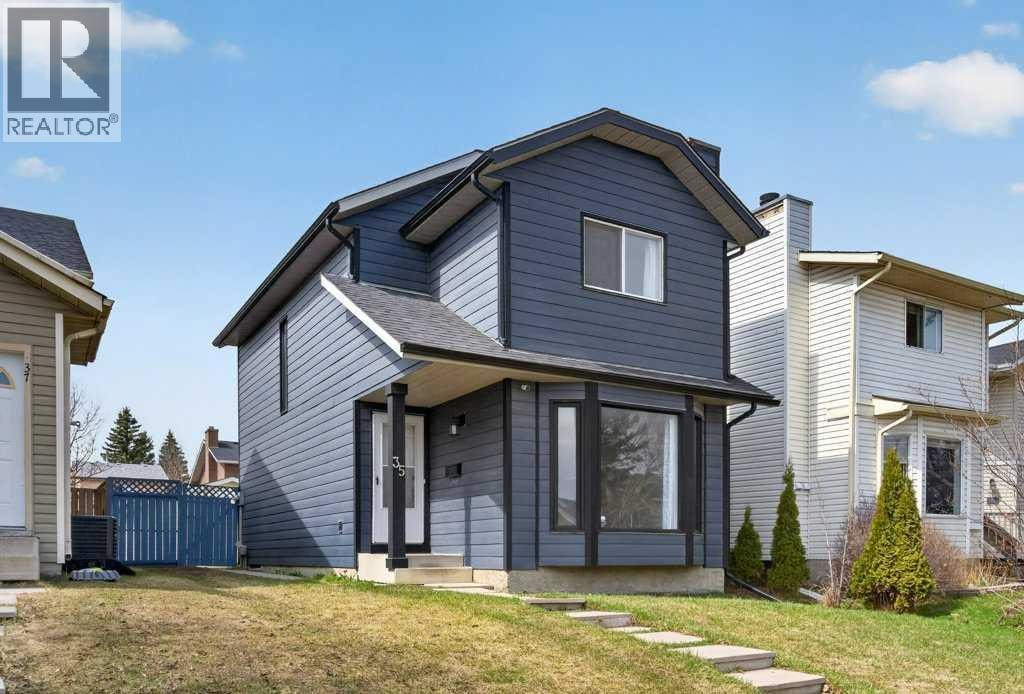 35 Martinview Crescent NE