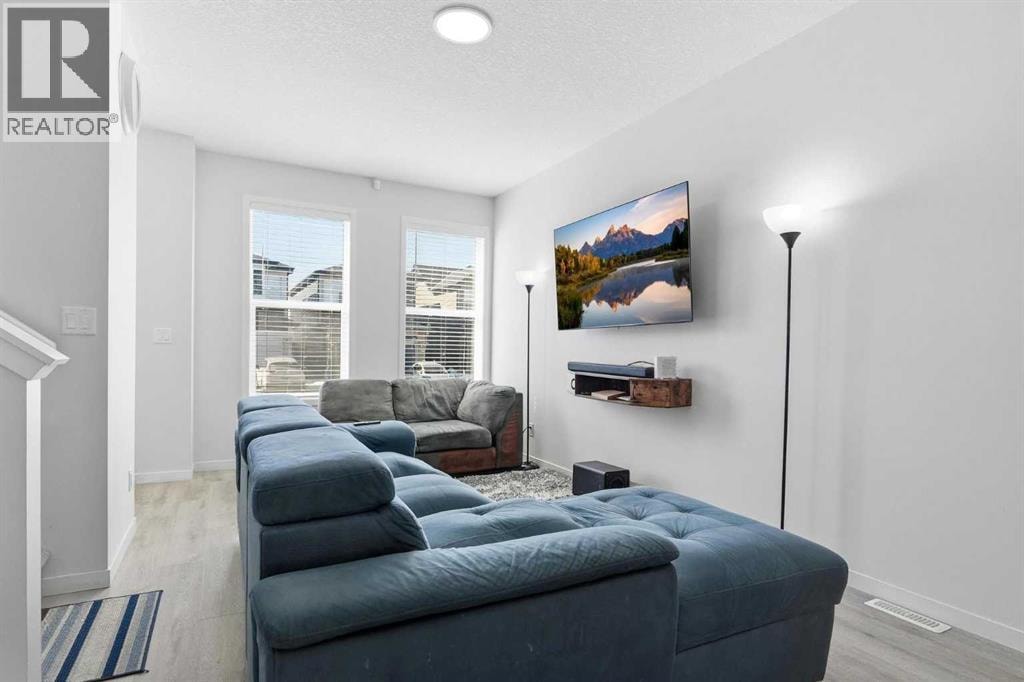 200 Corner Meadows Way NE — photo 2