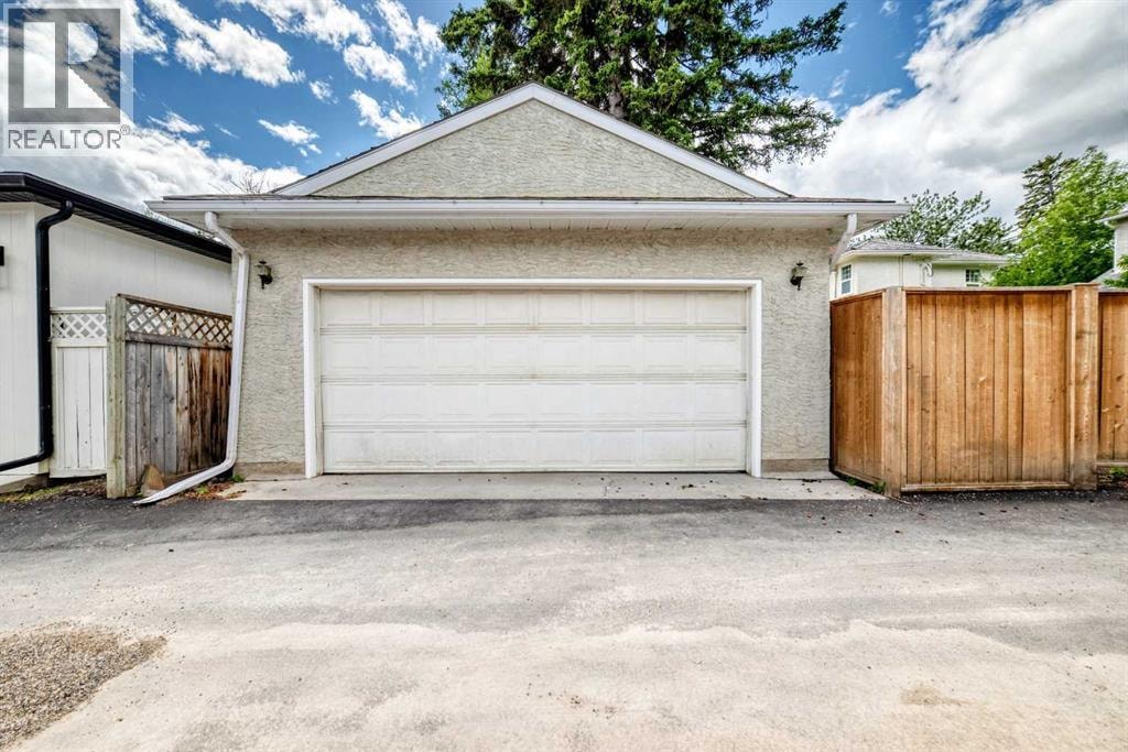 4112 8 Street SW — photo 43