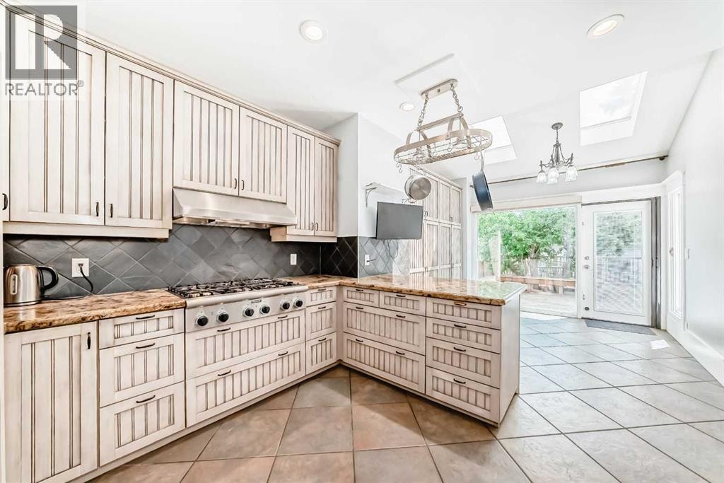 4112 8 Street SW — photo 16