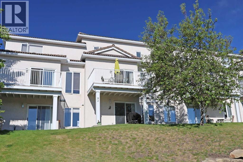 92 Hamptons Link NW — photo 41