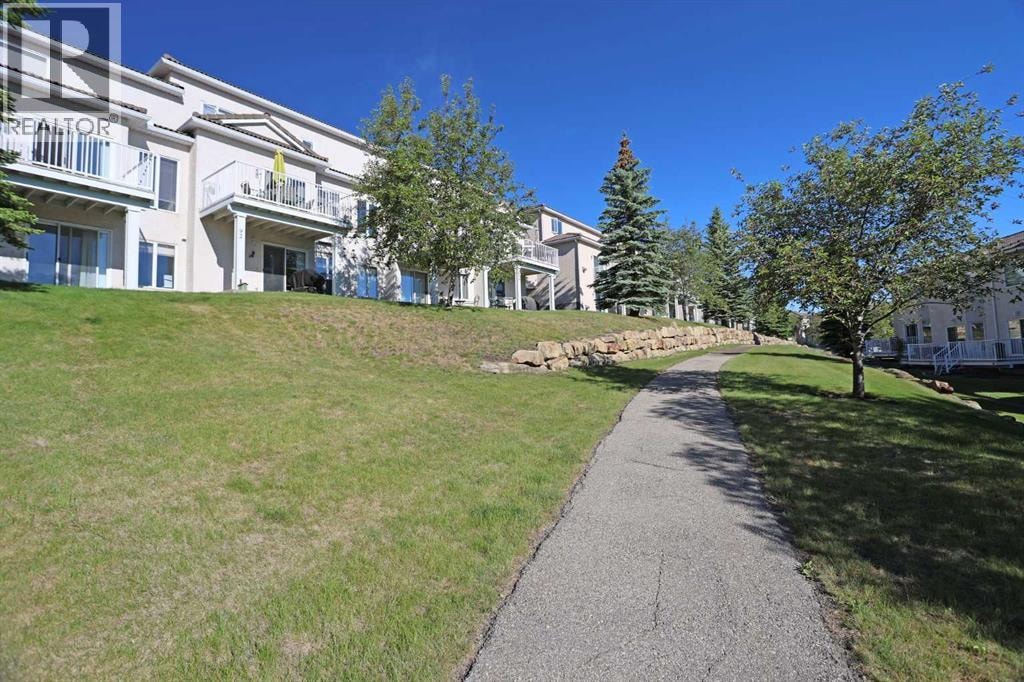 92 Hamptons Link NW — photo 43