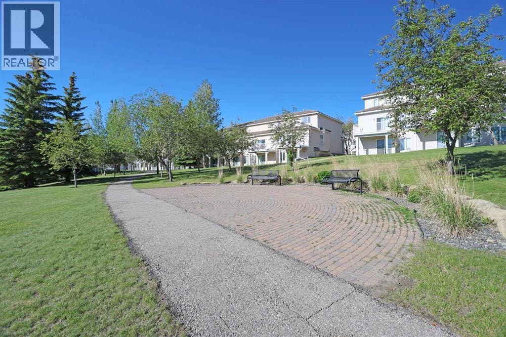 92 Hamptons Link NW — photo 44