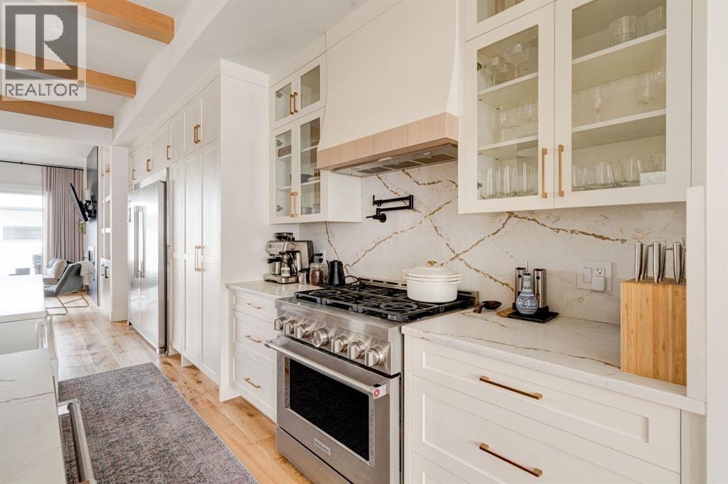 2440 31 Avenue SW — photo 12