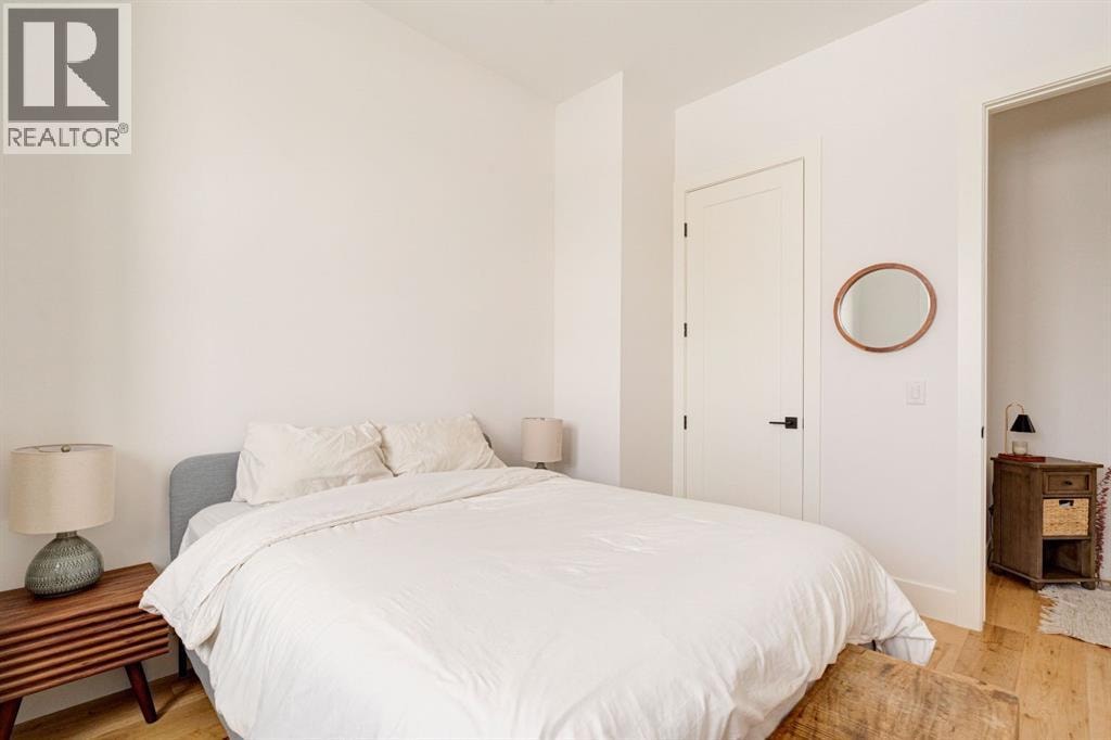 2440 31 Avenue SW — photo 32
