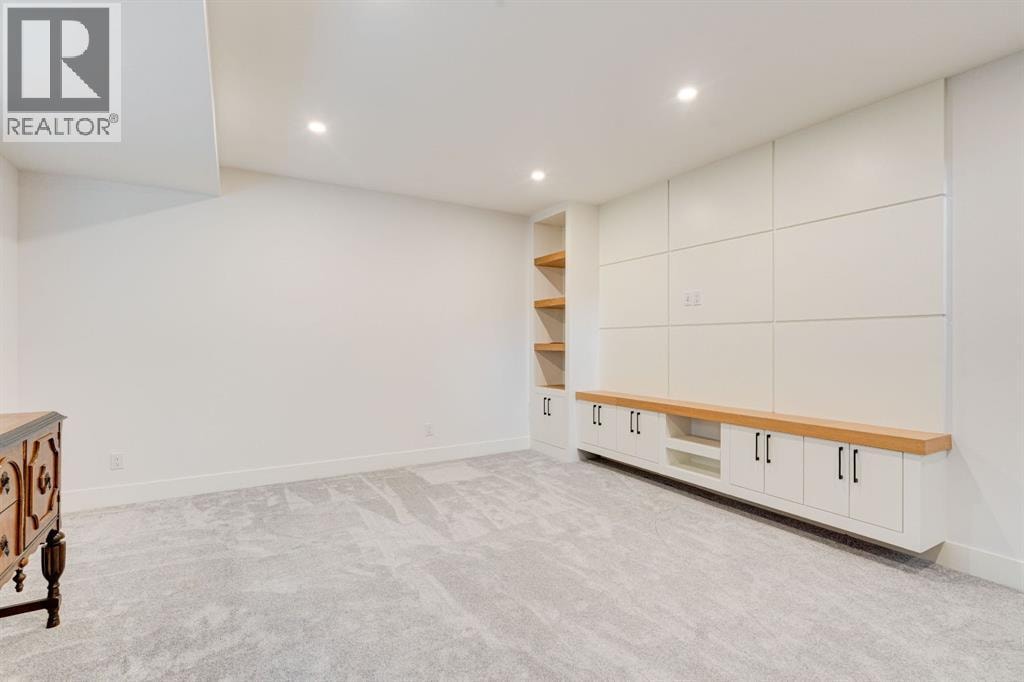 2440 31 Avenue SW — photo 37