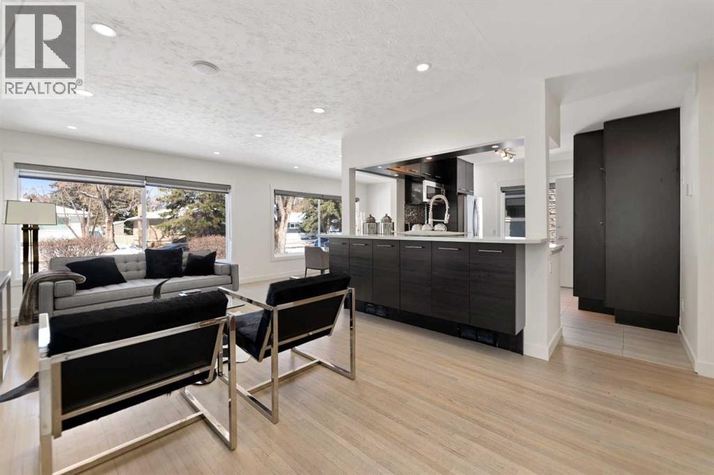 38 Westwood Drive SW — photo 3