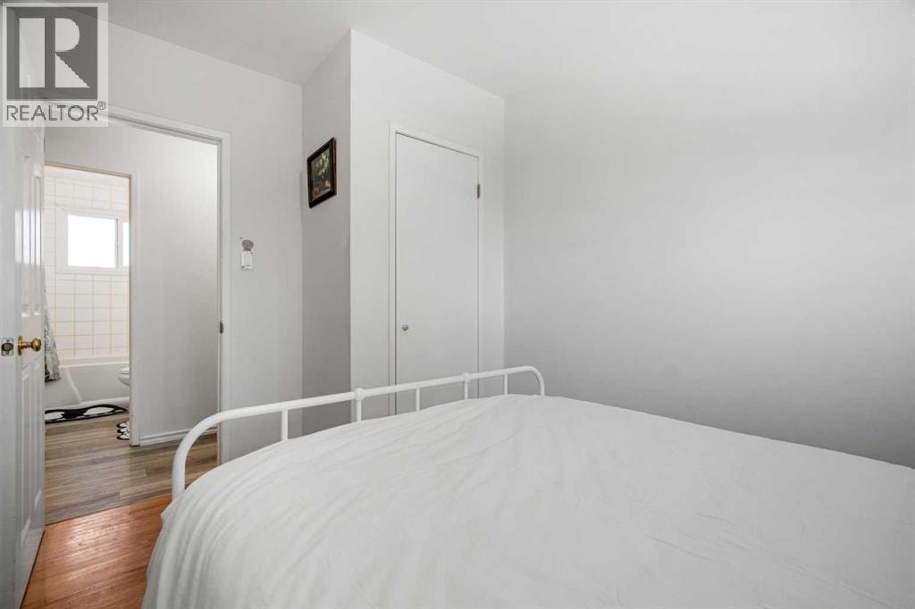 1527 46 Street SE — photo 16