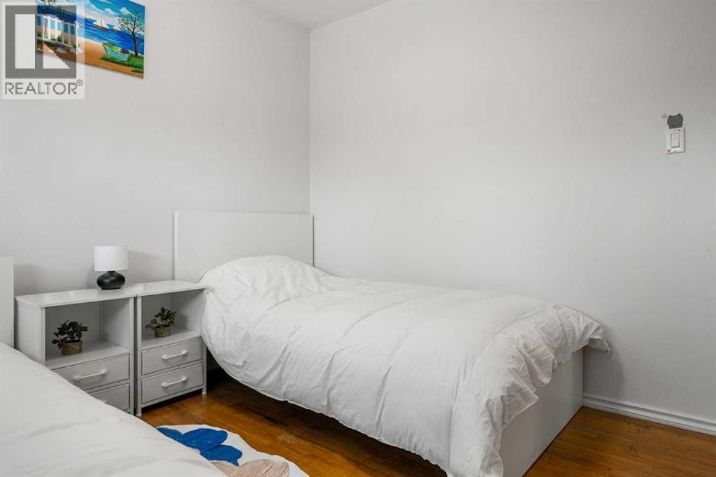1527 46 Street SE — photo 21