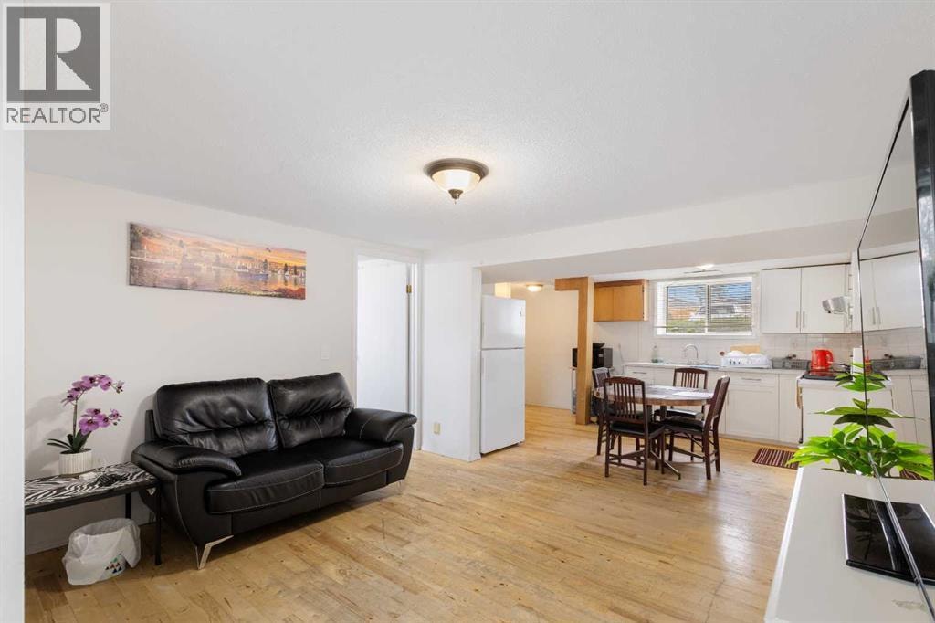 1527 46 Street SE — photo 29