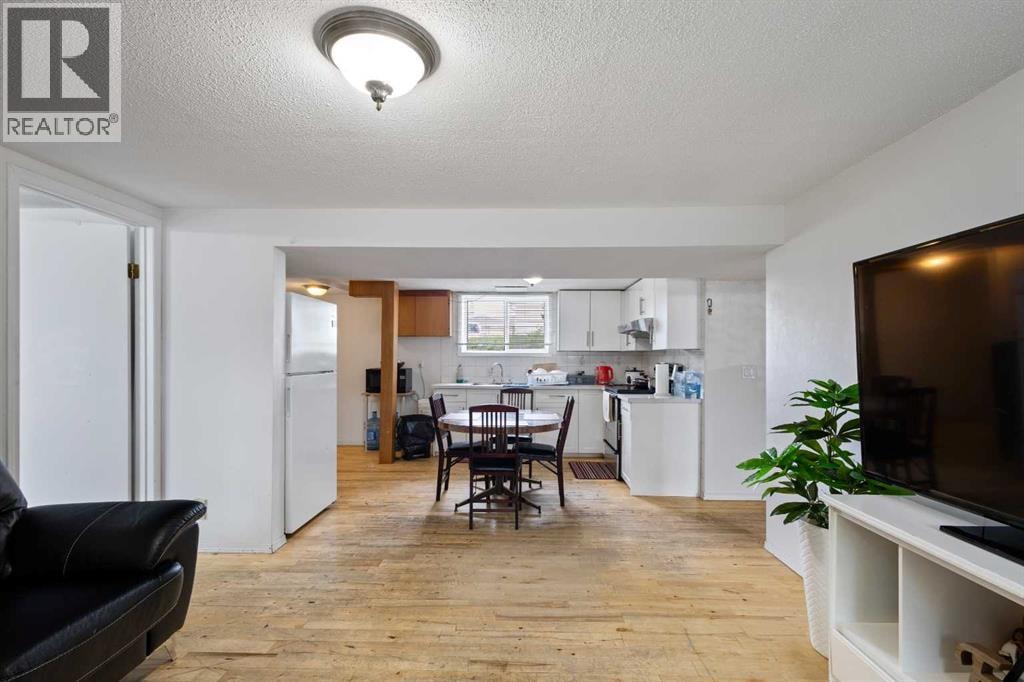 1527 46 Street SE — photo 30