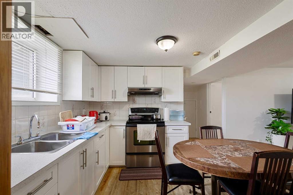 1527 46 Street SE — photo 31