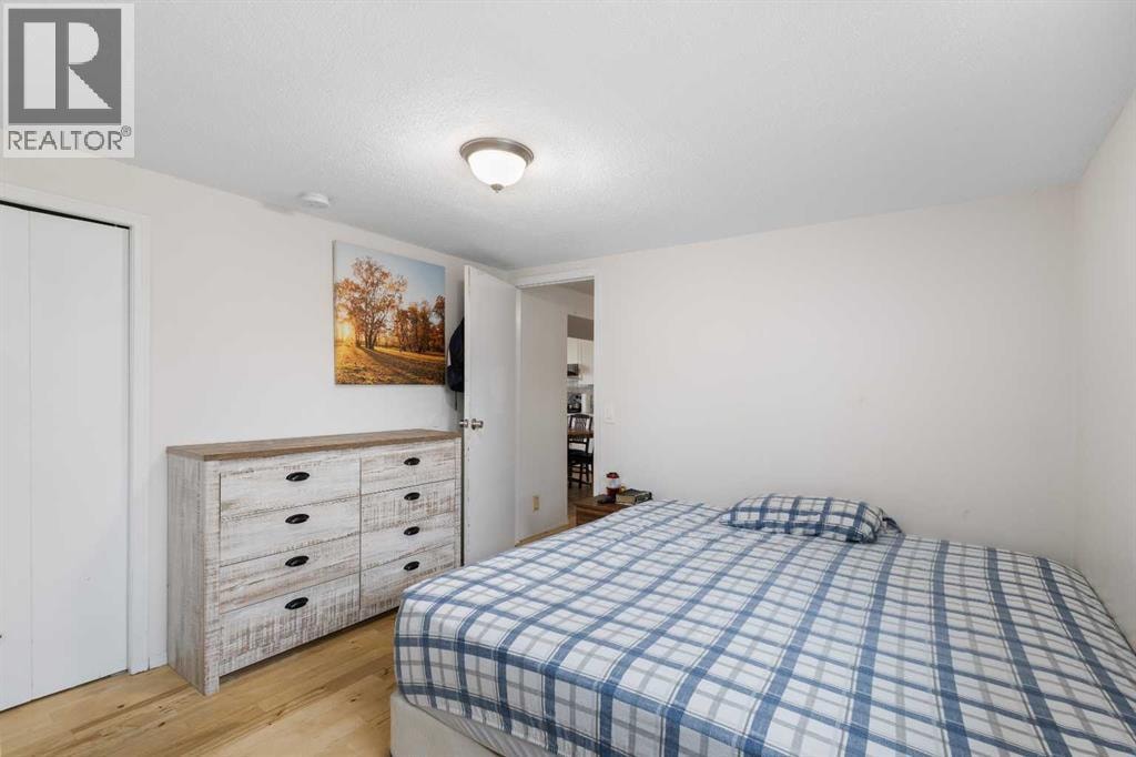 1527 46 Street SE — photo 36