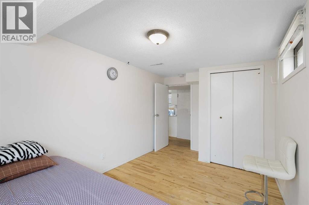 1527 46 Street SE — photo 38