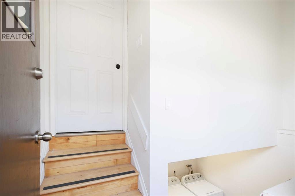 1527 46 Street SE — photo 42