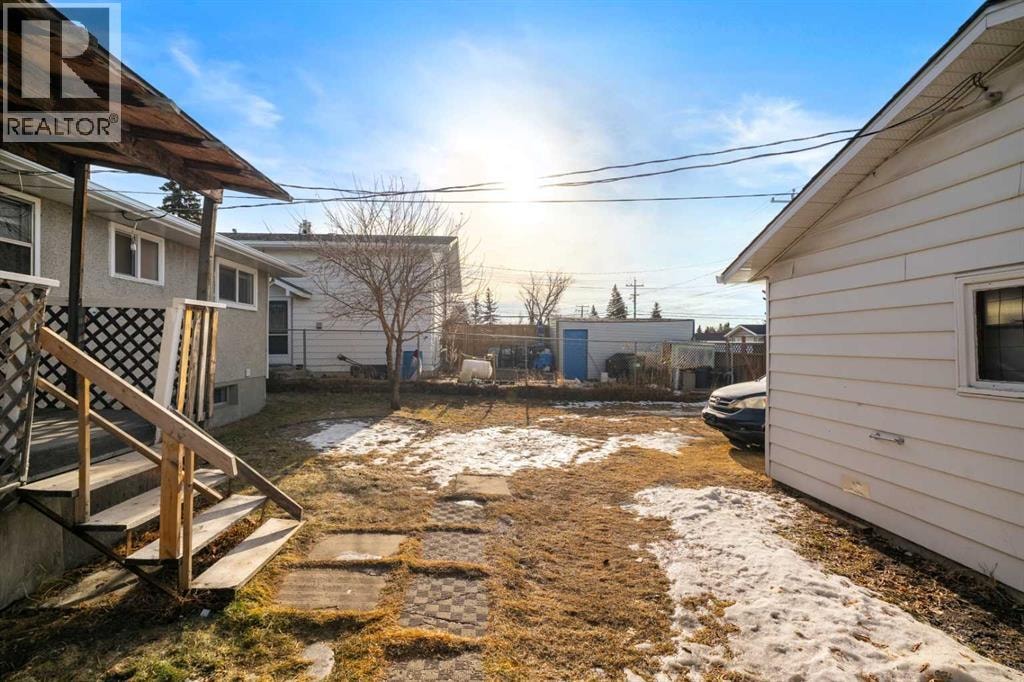 1527 46 Street SE — photo 44