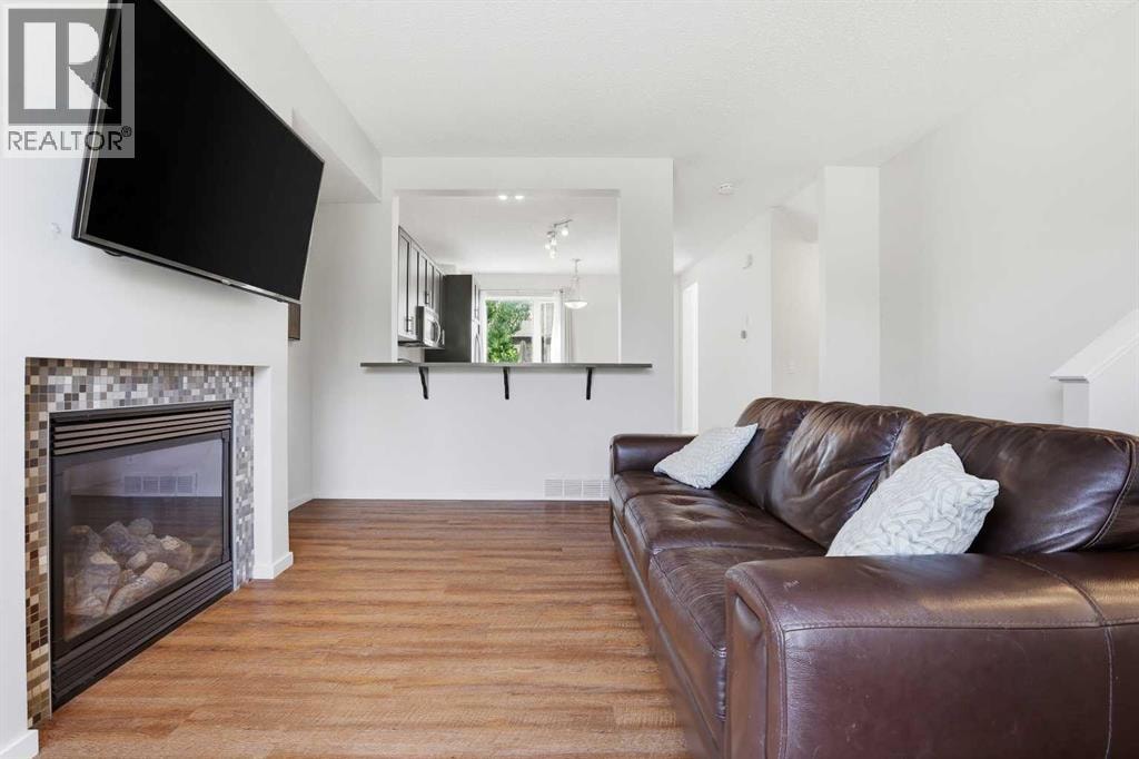 184 Chapalina Square SE — photo 3