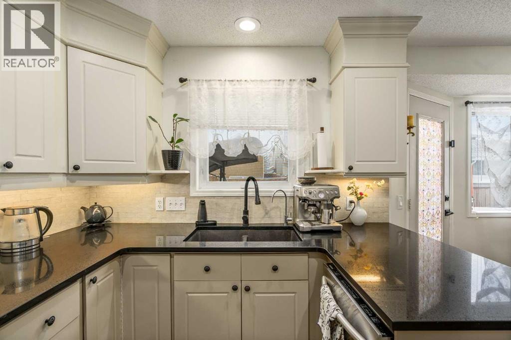 76 Sunlake Gardens SE — photo 14