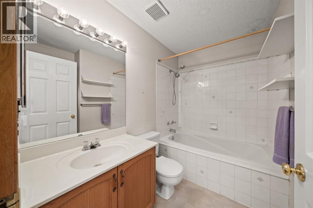 126 Douglas Glen Close SE — photo 18