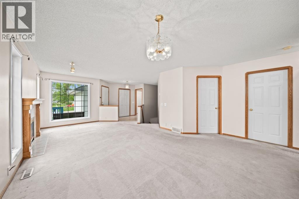 126 Douglas Glen Close SE — photo 3